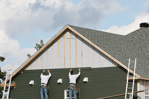 Professional Wood Siding technician working in Hewlett, NY